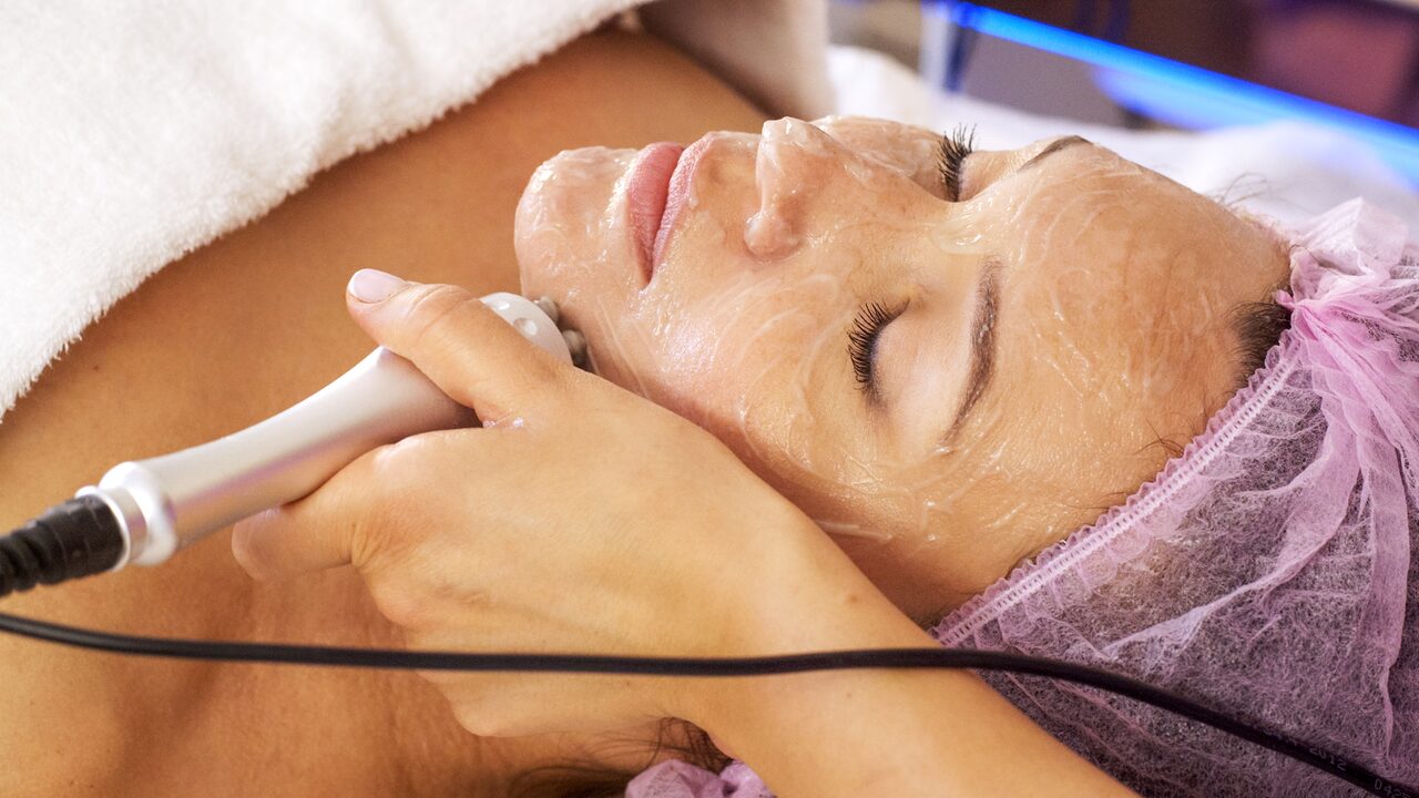 Radiofrequenz Facial im Kosmetikstudio larcosmetic in Wien Liesing